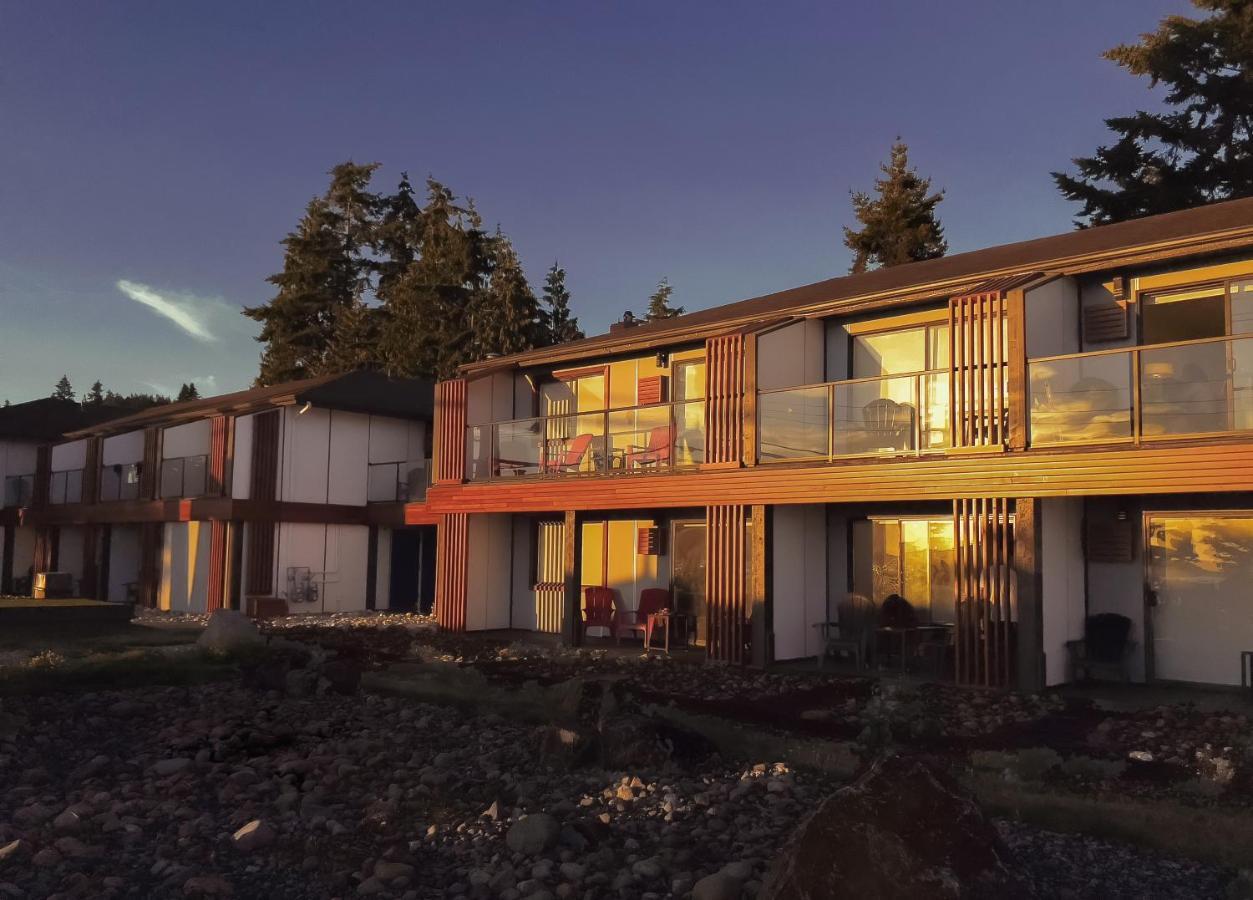 The Oceanside, A Coast Hotel Sechelt Exterior photo